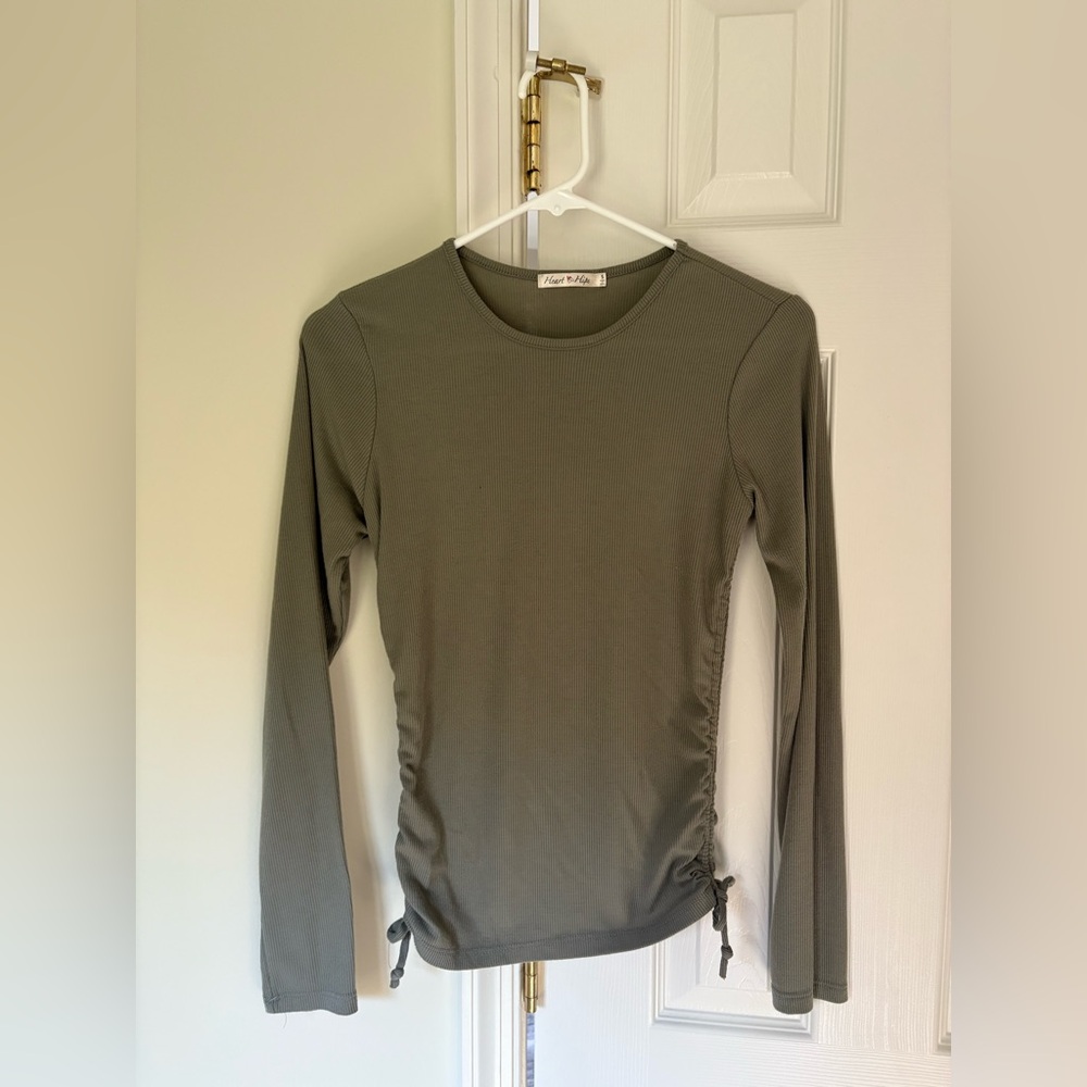 Heart and Hips Army Green Ribbed Long Sleeve Top – Size S, Adjustable Side Ruchi